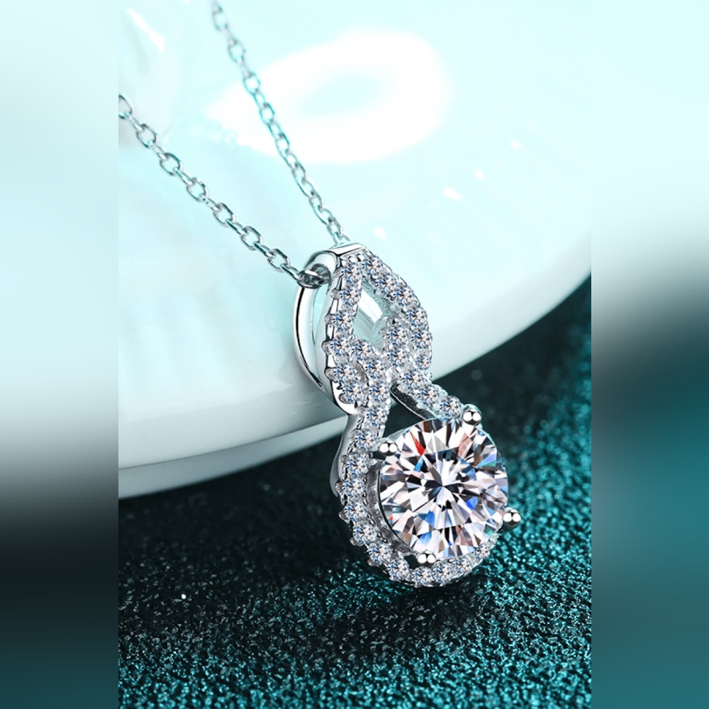 1 Carat Moissanite Pendant Necklace